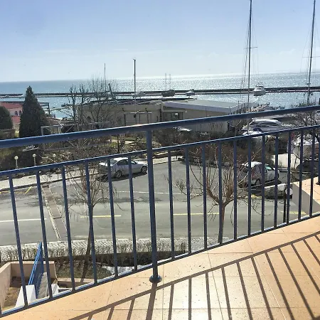 Apartment With Sea View In Vega Village Eh