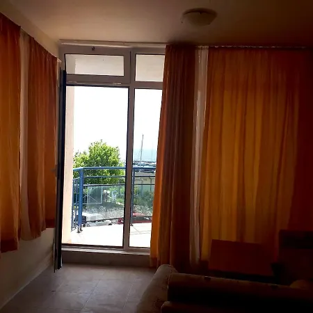 Apartment With Sea View In Vega Village Eh
